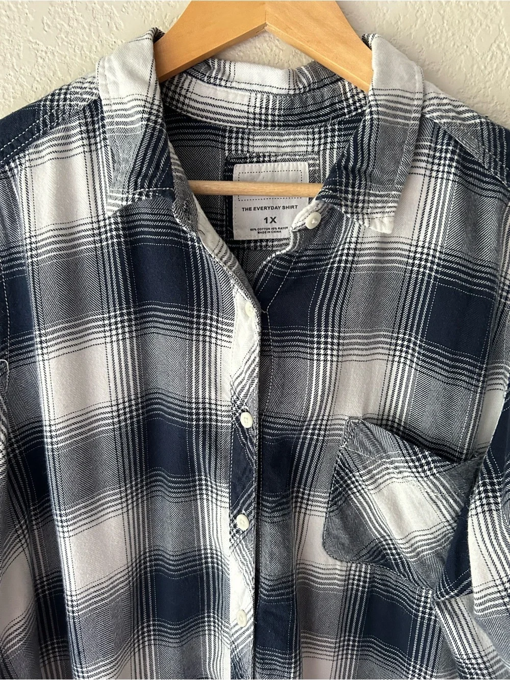 Women’s‎ Navy & White Plaid Button-Down Shirt